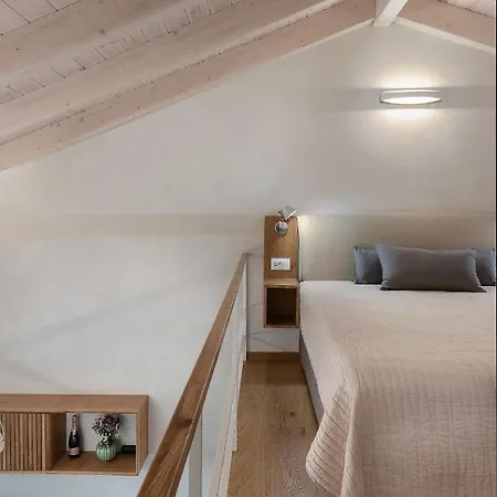 アパート Chania Escapes Loft 50 Meters By The Sea ハニア